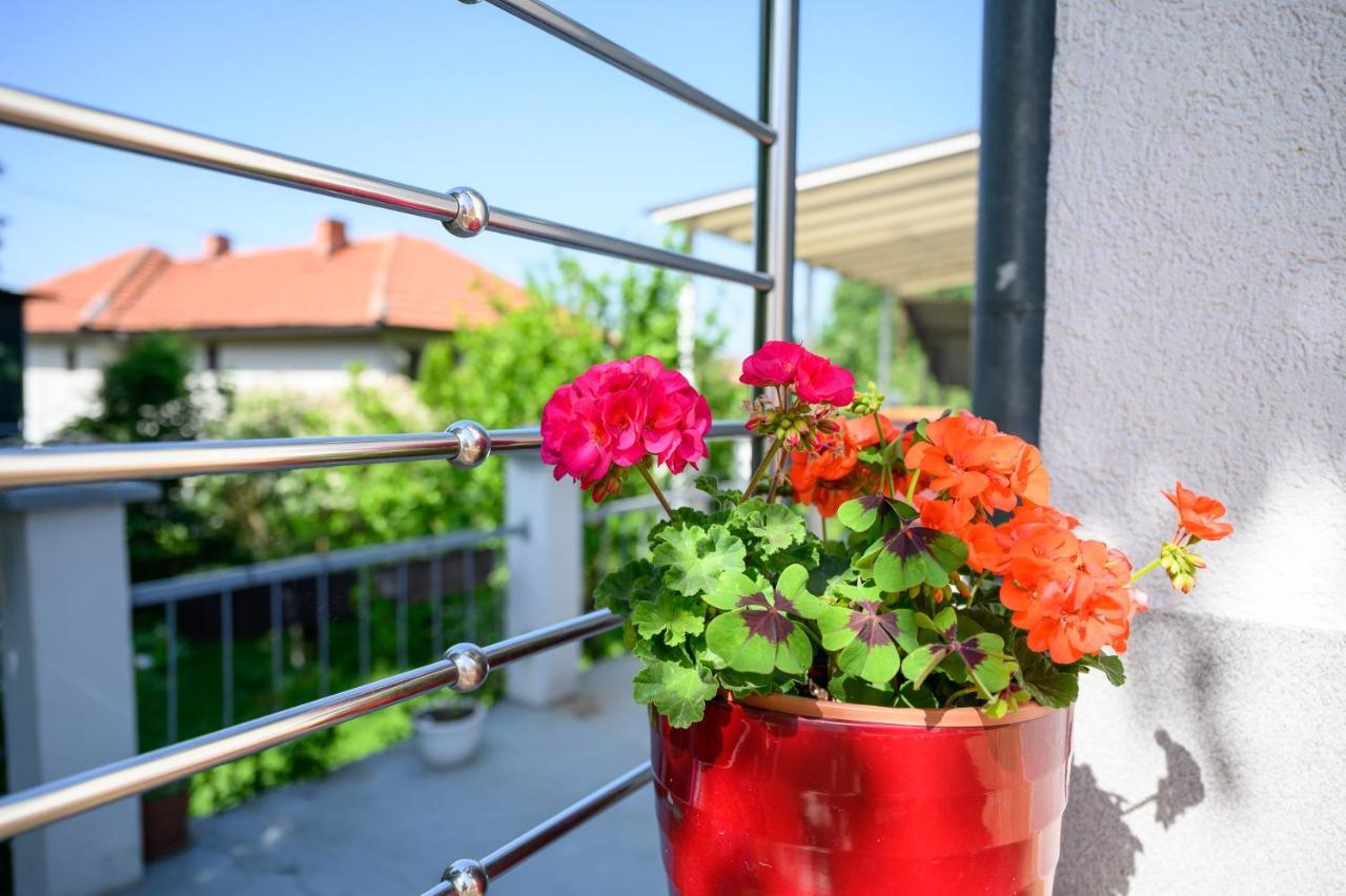 Apartman Mira SJJ Exterior foto